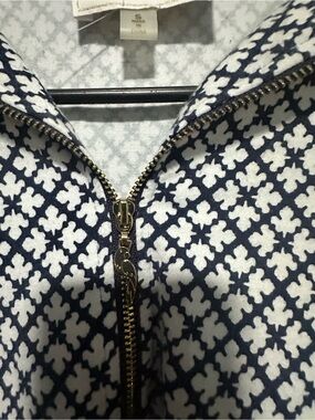 Pappagallo Navy and White Quilted-Style Pattern Top